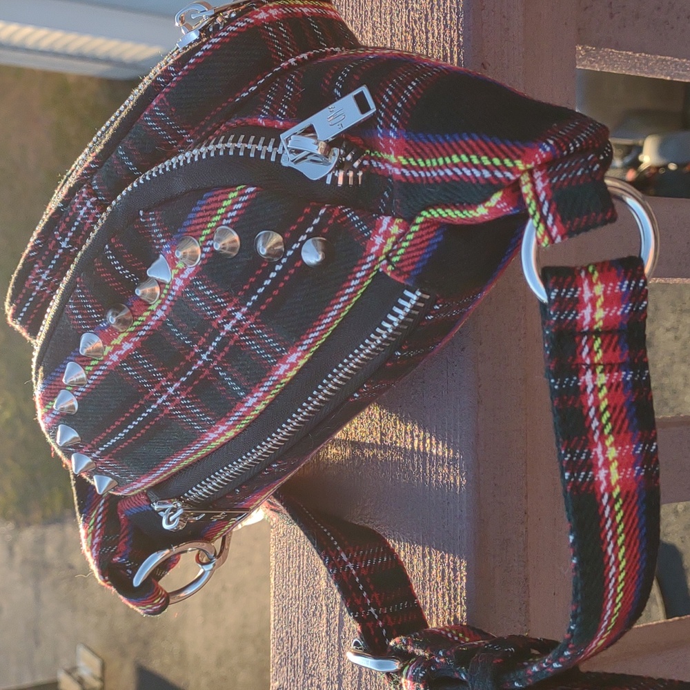 👜🐻CURRENT MOOD😺👜 Max Volume Fanny Pack Crossbody last one in stock - Picture 13 of 17